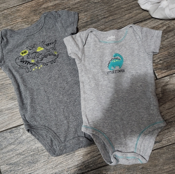 3M Dino Lot- 3 pants, 6 onesies Sweater&Sleeper - Picture 9 of 12